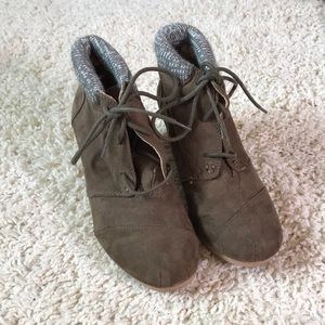 Qupid brown suede wedge booties